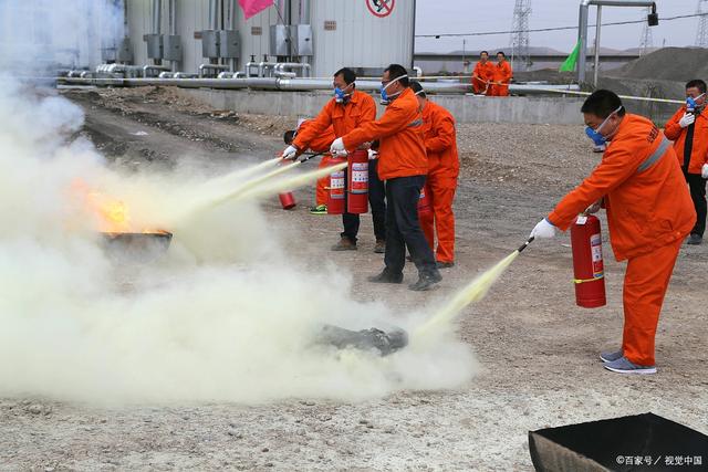 恐怖如斯！員工救火用嘴吹，造成19人死亡，工廠被吹倒閉